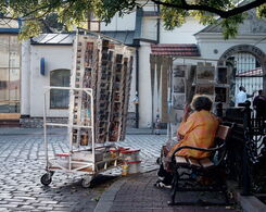 Foto einer Kartenverkäuferin in Krakau