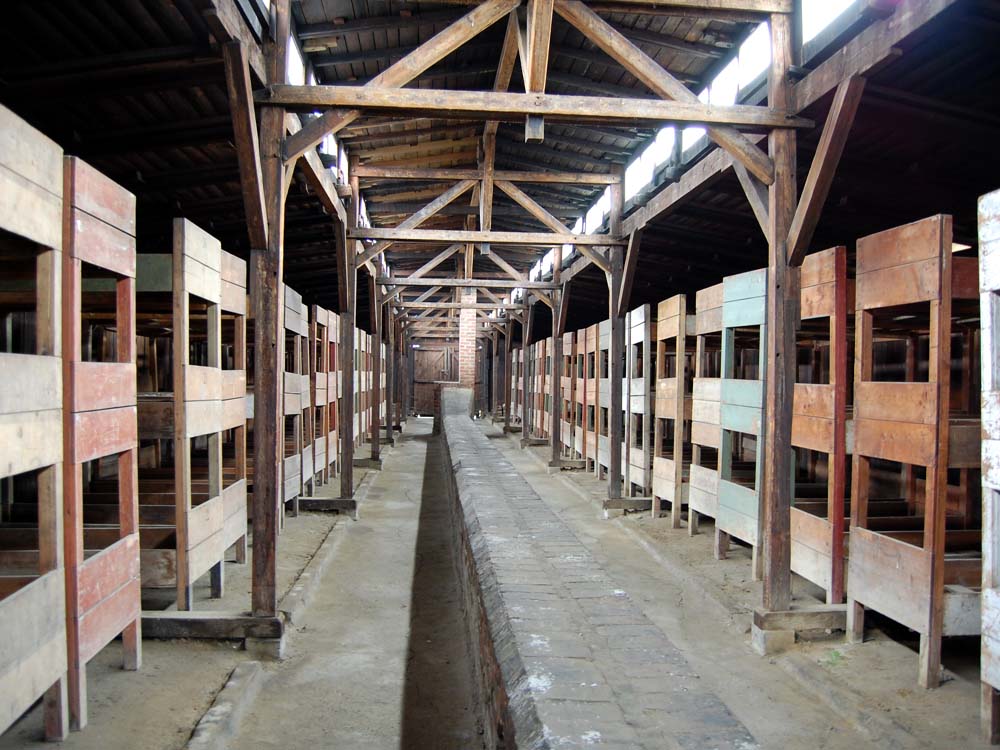 Zu sehen ist eeine Häftlingsbaracke in der Gedenkstätte Birkenau. Foto: S. Marzian